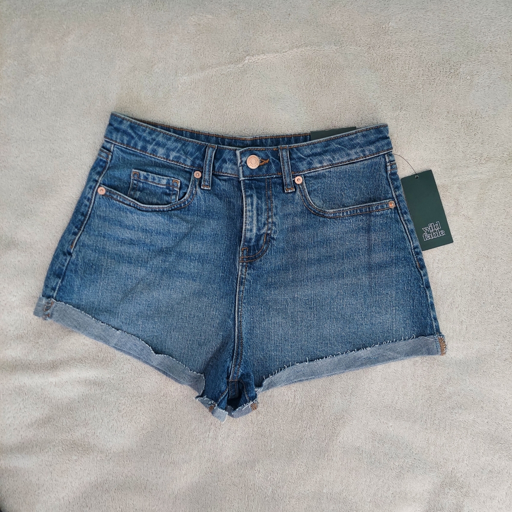 Wild Fable Women's High-Rise Distressed Hem Blue Denim Shorts Women's Size Small
